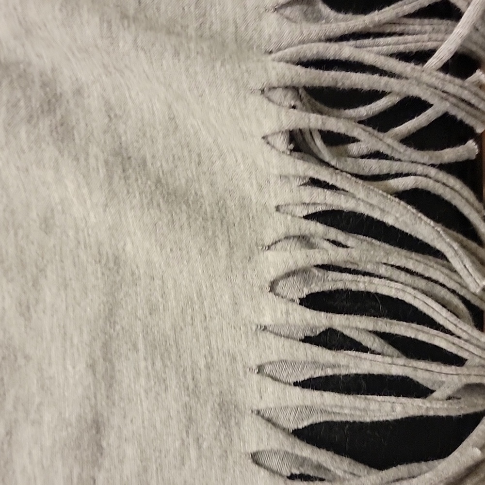H&M Gray Graphic Short Muscle Tee with Fringes - Picture 5 of 6
